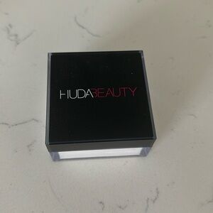 HUDA Beauty Easy Bake